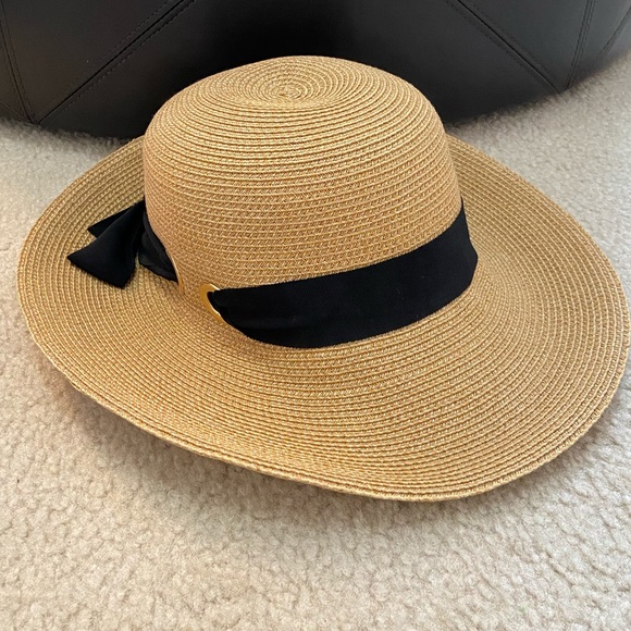 Talbots Accessories - Talbots straw brim hat with black ribbon band